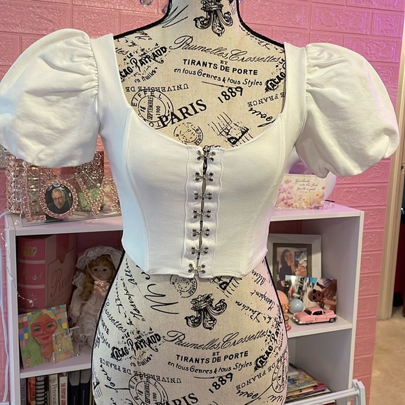 White Cropped Form Fitting Blouse Designed By Windsor🫶🏼 - Picture 1 of 11
